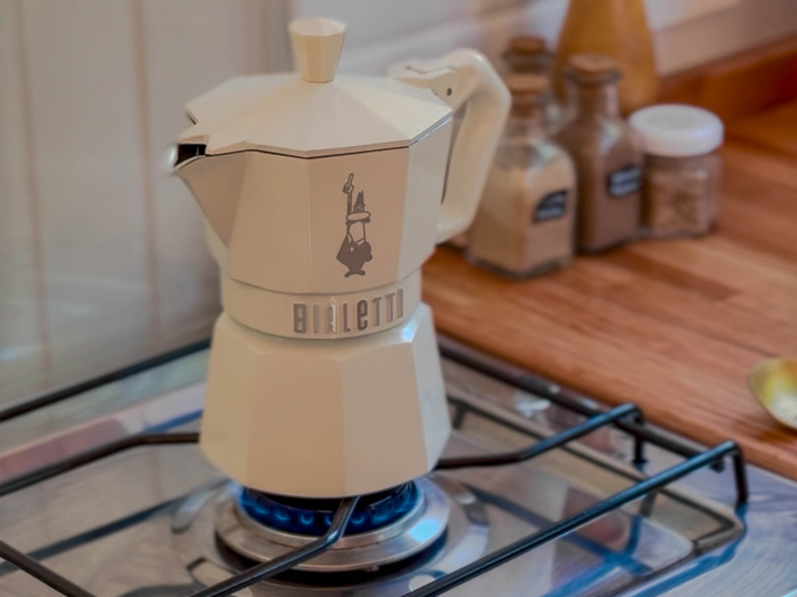 Colaboración de BondiHouse con Bialetti en la cocina del alojamiento