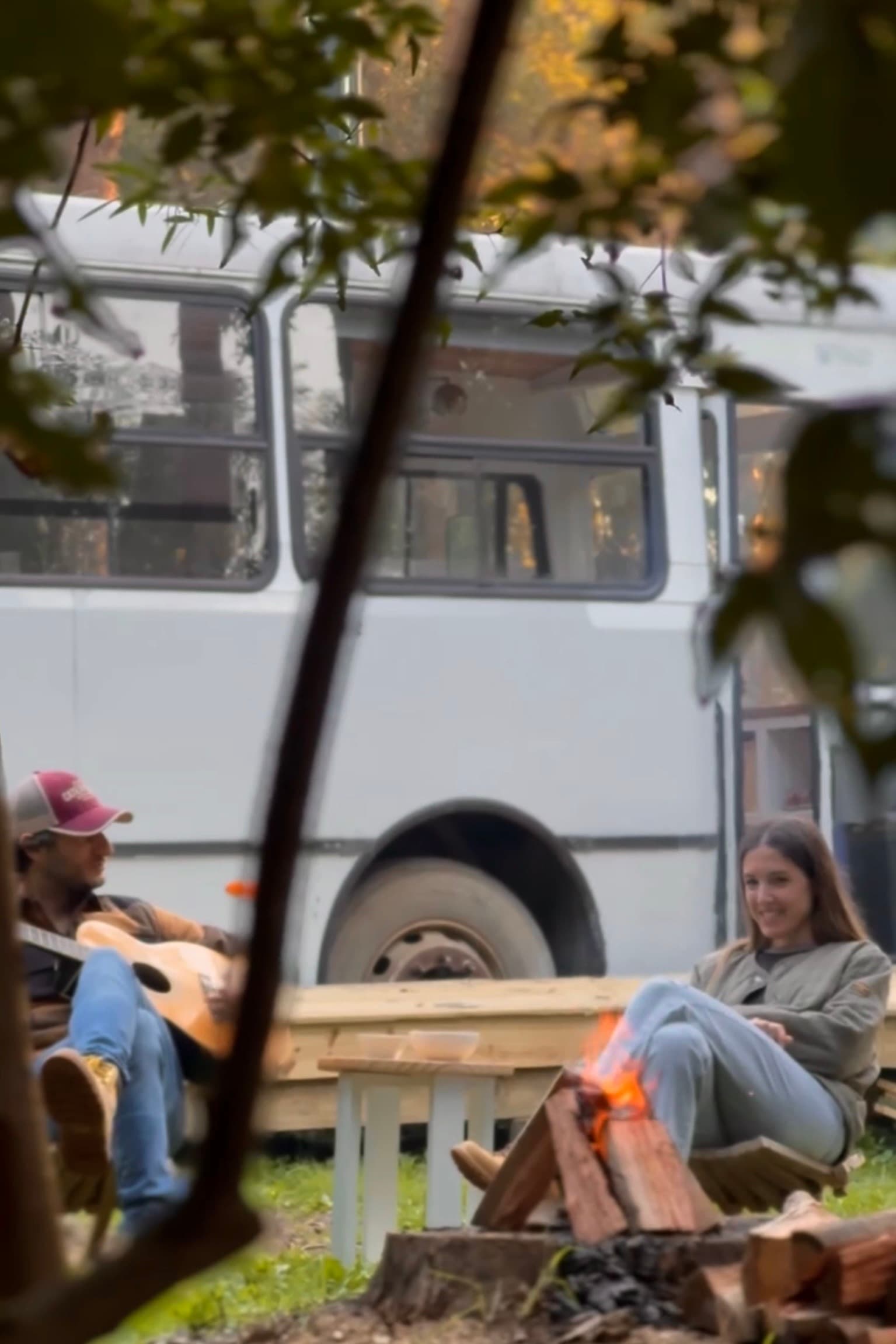 Colaboración de BondiHouse con CAT durante la construcción del ómnibus convertido en tiny house